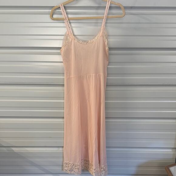 Vintage Pink Slip with Lace Trim and Spaghetti Straps - Picture 5 of 6